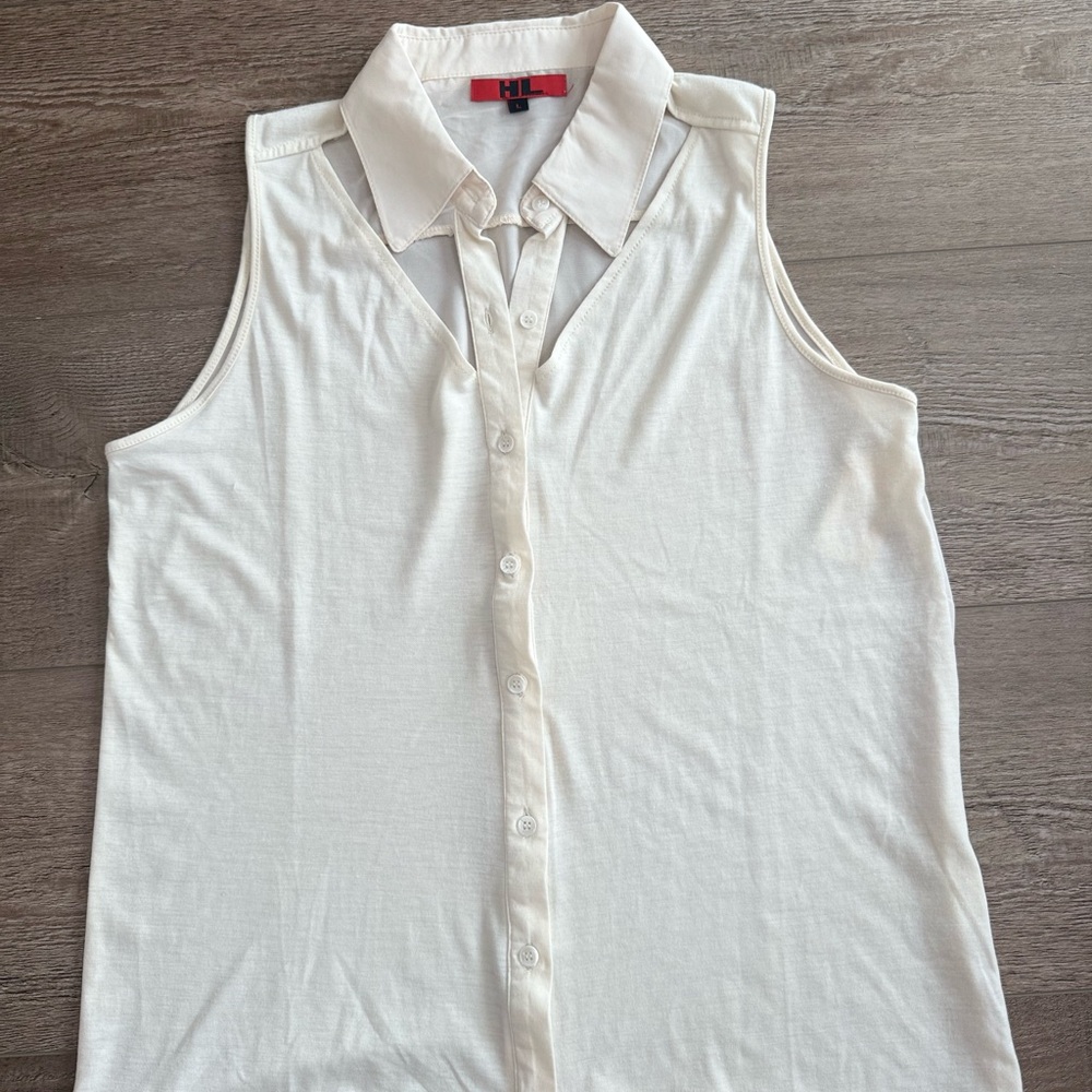 HL Cream Sleeveless Top w/Sheer Back & Cut-outs by Collar.
PTP: 21”
Length: 27”